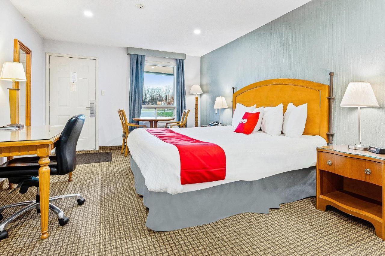 First Canada Hotel Cornwall Hwy 401 On Exteriér fotografie